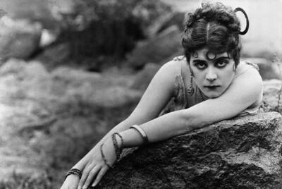 Theda Bara, 1915