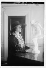 Opera singer Sophie Braslau, New York City. Around 1920.