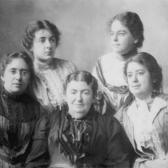 Sophie Szold with Daughters Henrietta, Rachel, Adele, and Bertha, 1899