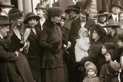 Margaret Sanger and Fania Mindell on courthouse steps, 1917