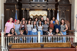 2024-2025 Rising Voices Fellows at the Vilna Shul