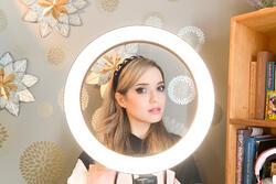 Miriam Anzovin posing with ring light. 