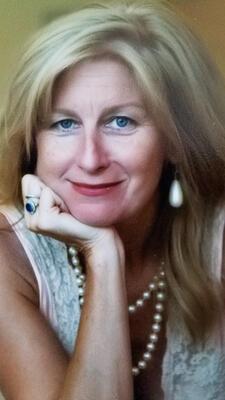 Heather Dune Macadam Headshot