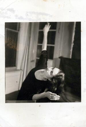 Ellida Geyra as a young dancer