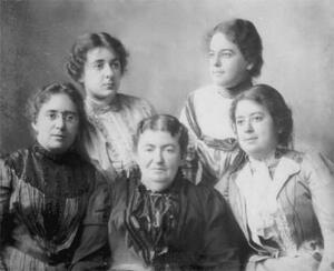 Sophie Szold with Daughters Henrietta, Rachel, Adele, and Bertha, 1899