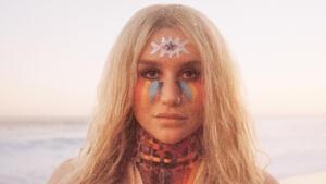 Kesha Praying