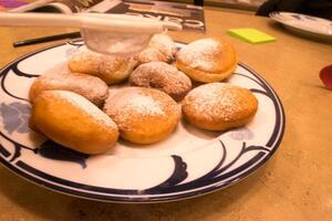 Adding Powdered Sugar to the Sufganiyot!