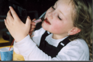 Ilana Goldberg Puts on Lipstick