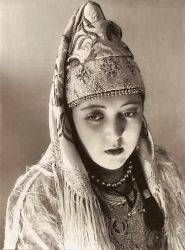 SALÉ JEWISH IN BRIDAL COSTUME