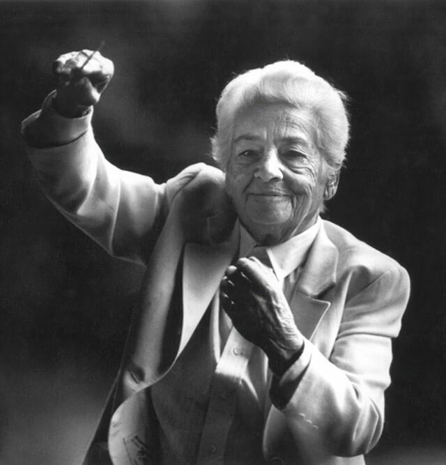 Frieda Belinfante Conducting Pacific Orchestra