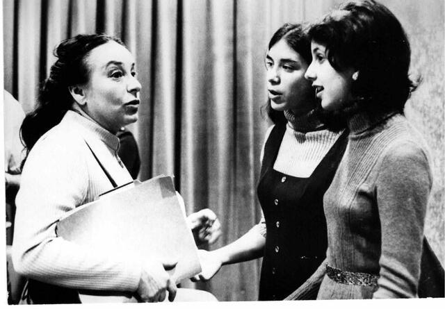 Leora Fishman and Bette Braun talk to Sylvia Ettenberg at the Rabbinical Assembly