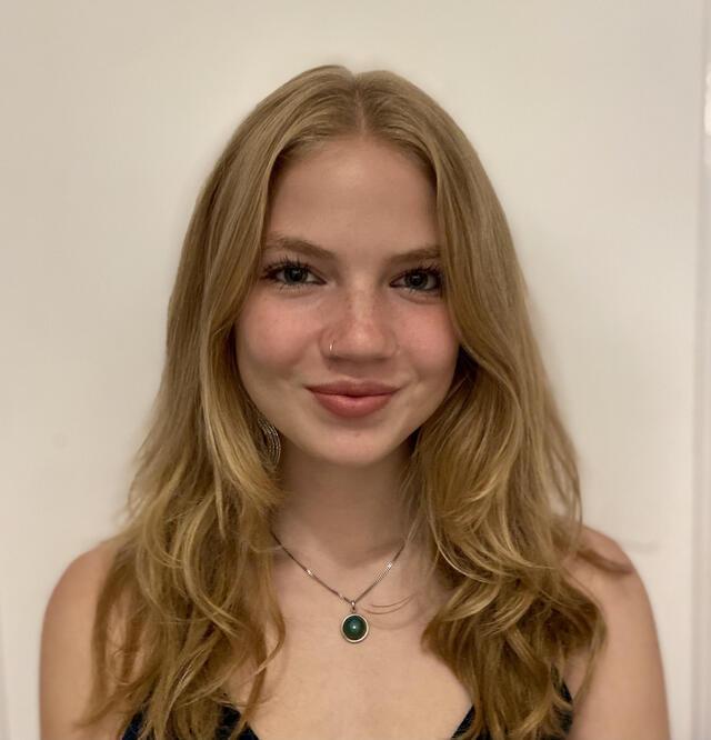 Headshot of Zoe Moore